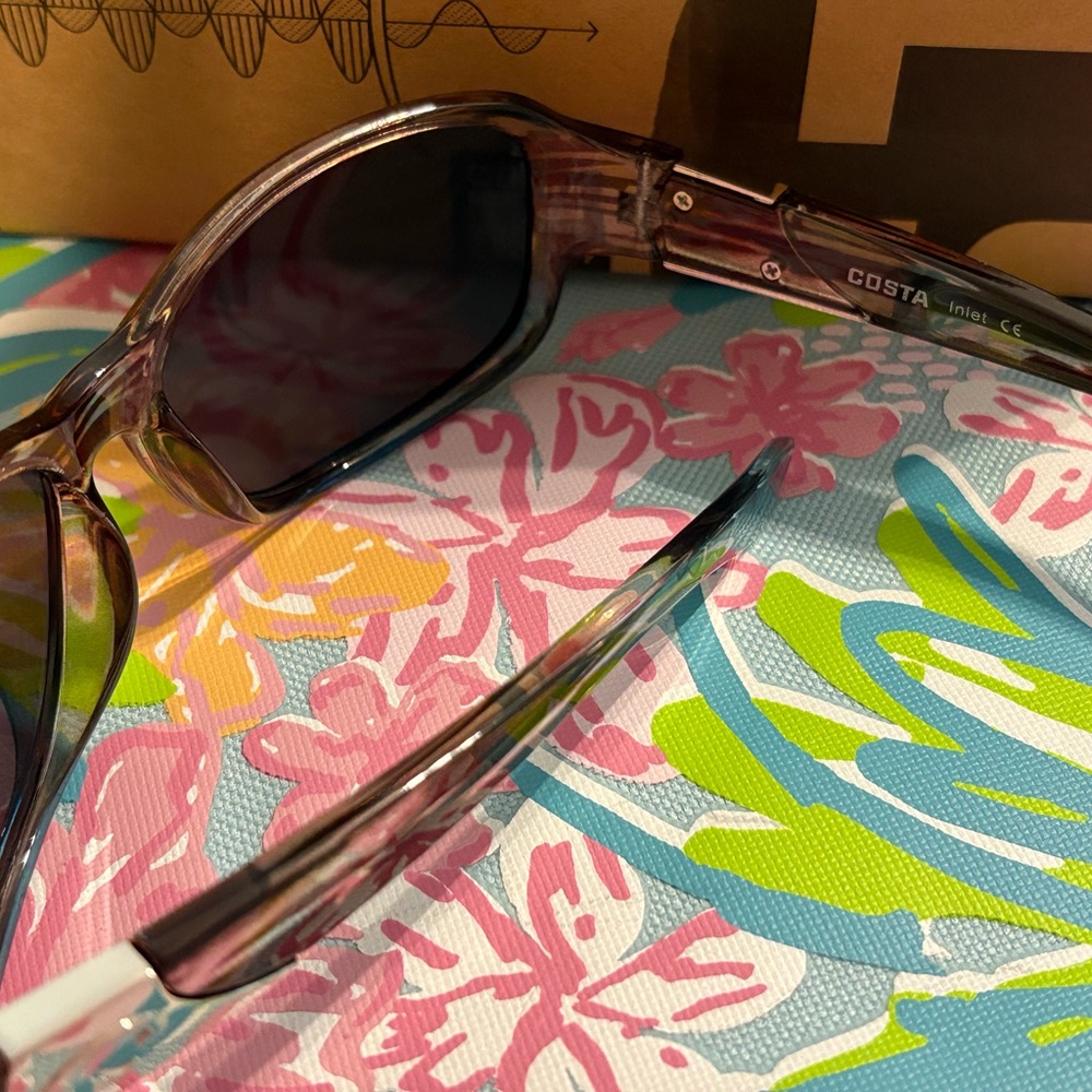 Women’s Costa Sunglasses - Picture 2 of 6